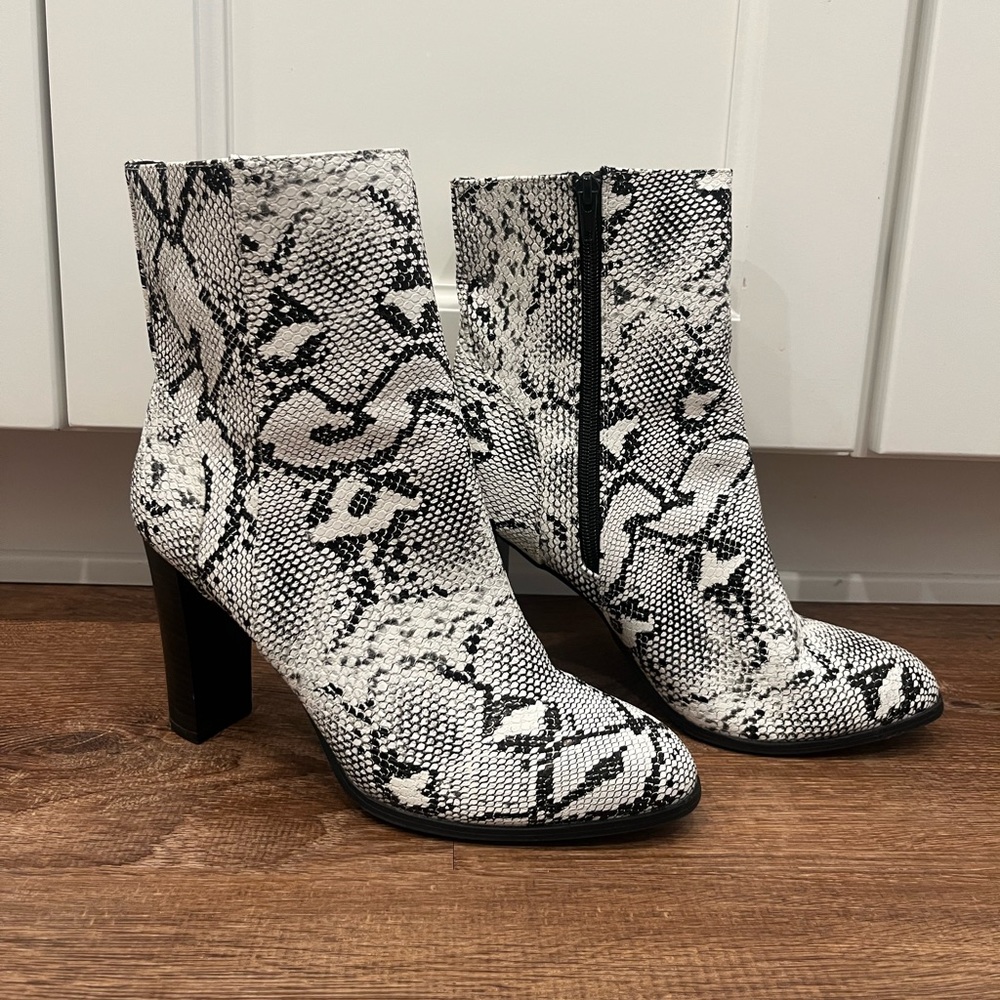 Fashion Nova Snakeskin Boots